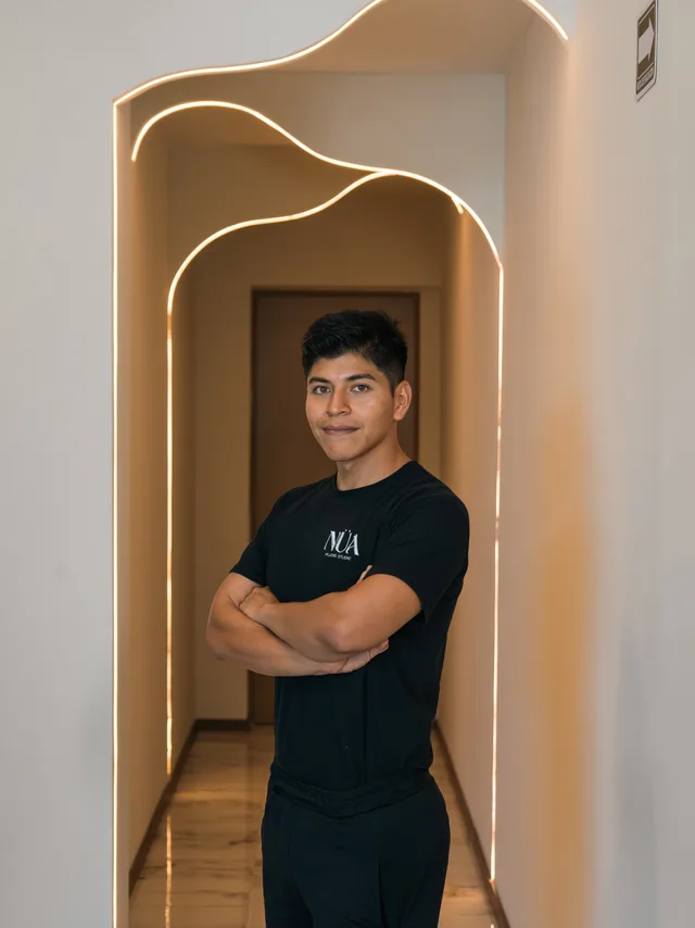 Coach Ángel Martín en el estudio Naü de Cancún