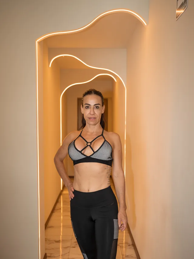 Coach Cristy Martín en el estudio Naü de Cancún